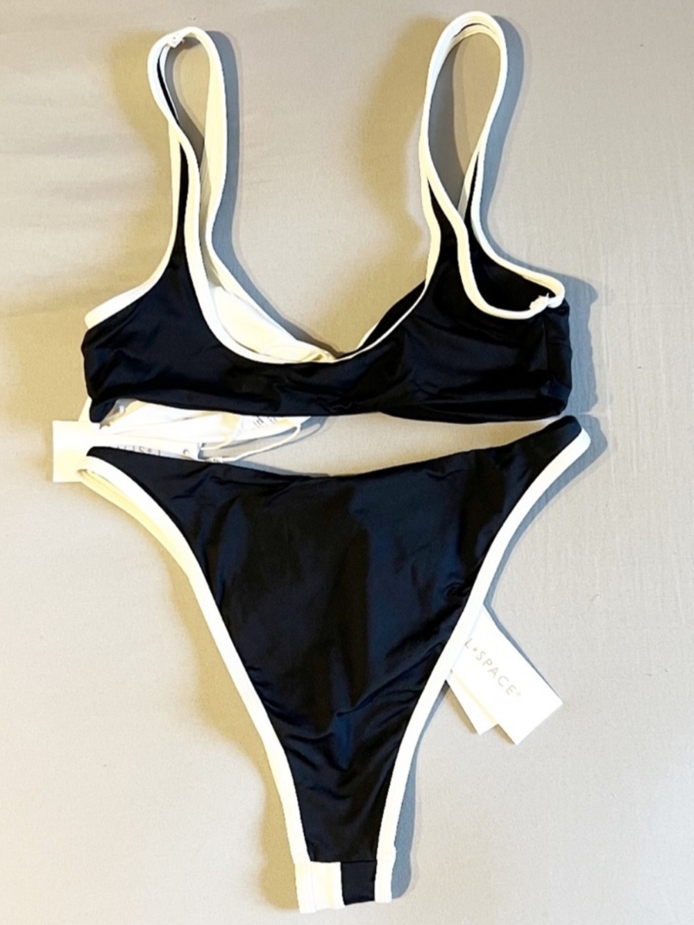 L*Space Cardi Bikini Top & Jada Bottoms Bikini Set Black & Cream Colorblock M - Picture 3 of 11